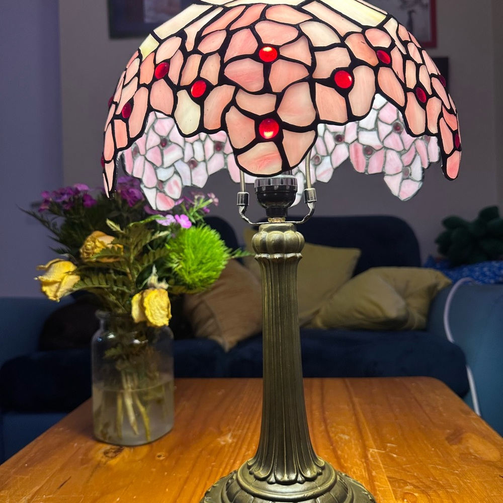 Tiffany Style 14” Table Lamp Pink Domed Shade w/ Jeweled Drip Edge New